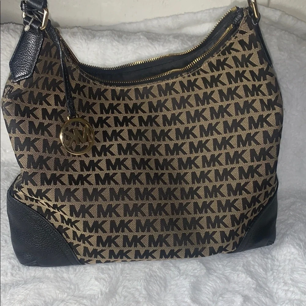 Michael Kors Black and Tan Shoulder Bag with Classic Design